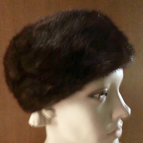 Vintage Mink Pillbox Hat circa 1960s - Picture 1 of 8